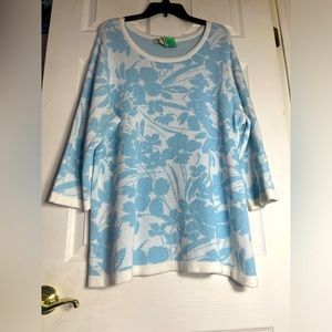 Brittany Black Plus Size size 2x blue and white floral Y2K 3/4th sweater top